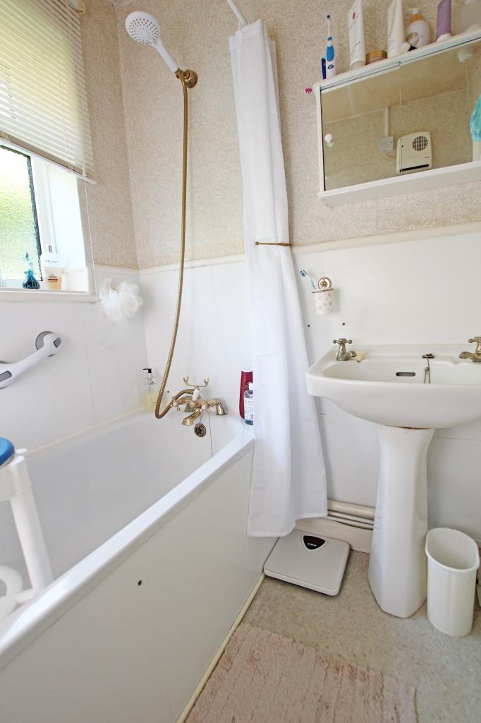 Lot: 129 - DETACHED BUNGALOW LET ON REGULATED TENANCY - White bathroom suite taken August 2024